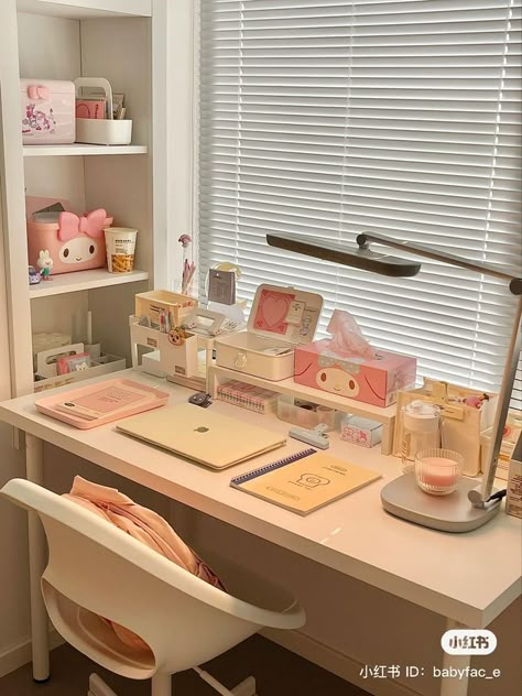 Kawaii Office, Korean Room, Desk Idea, Kpop Room, Study Desk Decor, Desk Layout, Pink Desk, Desk Inspiration, Desk Makeover