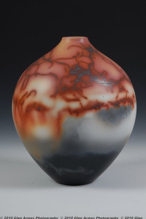 Eusebio Lozano Saggar Firing, Raku Vase Pottery, Emser Raku Ocean, Pottery Form, Raku Ceramics, Contemporary Glass Art, Sculptures Céramiques, Ceramic Artwork, Raku Pottery