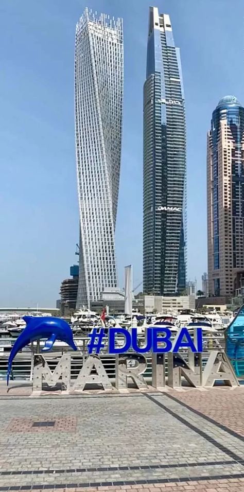 Dubai Streaks, Love Lake Dubai, Dubai Snap, Dubai Mall Aquarium, Dubai Ideas, Ski Dubai, Airport Pics, Places In Dubai, برج العرب