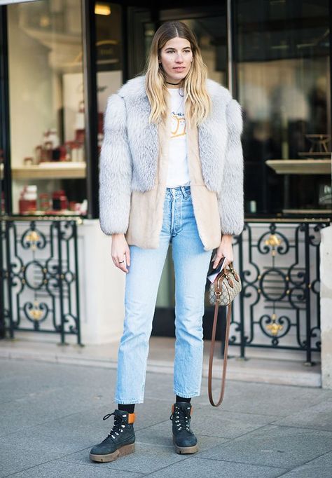 Want to know the secret to wearing Timberland boots and still looking chic? Boots And Skirt Outfit, Boots With Skirt, Chic Street Styles, How To Wear Timberlands, Boots And Skirt, Timberland Boots Style, Fashion Week Outfit Ideas, Veronika Heilbrunner, Timberland Boots Outfit