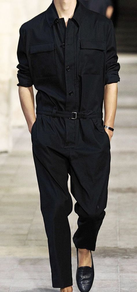 European Fashion Men, Men Jumpsuit, Man In Black, Boho Men, Brian Tracy, Jumpsuit Men, Designer Jumpsuits, Mode Chic, Men's Wardrobe