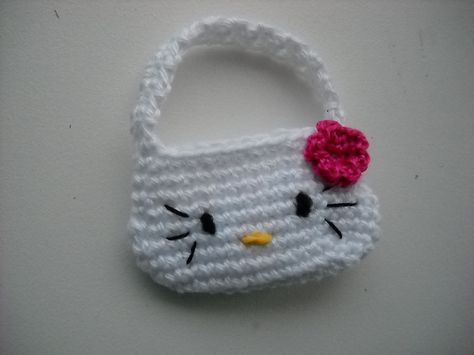 Ravelry: Project Gallery for Barbie Tote/Purse pattern by Tina Prystup Crochet Hello Kitty, Hello Kitty Crochet, Hello Kitty Purse, Kids Purse, Crochet Shell Stitch, Purse Crafts, Crochet Barbie Clothes, Yarn Bag, Haken Baby