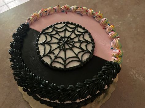 Wednesday Addams Cake Design, Wensday Adams Cake Ideas, Enid Wednesday Cake, Wednesday Cake Design, Enid Cakes, Wednesday And Enid Cakes, Wednesday Addams Themed Birthday Party, Wednesday Birthday Party Cake, Enid Birthday Party