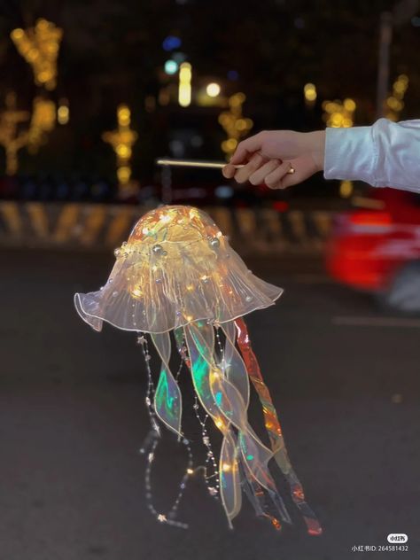 Underworld Party, Installation Art Ideas, Jellyfish Lighting, Jellyfish Project, Jellyfish Lantern, Diy Jellyfish, Jellyfish Light, Jellyfish Lamp, Ganpati Decoration At Home