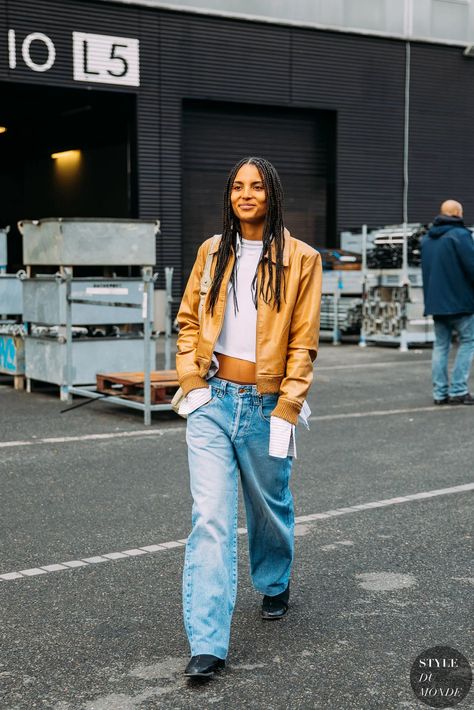 Paris SS 2023 Street Style: Michiko Foy - STYLE DU MONDE | Street Style Street Fashion Photos Michiko Foy Paris Fashion Week 2023 Street Style, 2023 Street Style, Aw 23, 2020 Street Style, Denim Street Style, 2022 Style, Reportage Photography, Winter Streetwear, Bare Minimum