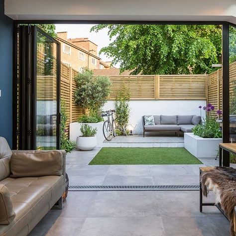 Landscaping Modern, Moderne Have, Garden Apartment, Small Courtyard Gardens, Courtyard Gardens Design, Garden Modern, Back Garden Design, Garden Design Layout, Small Courtyards