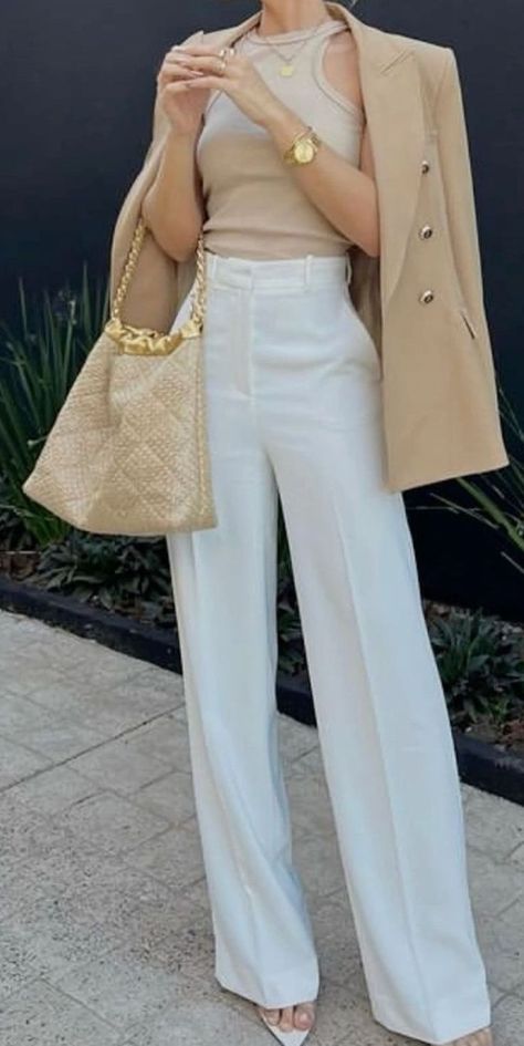 Summer Formal Outfits For Women, Business Chic Outfits Professional Women, White Trousers Outfit Casual, Pantalon Blanco Outfit, Professional Summer Work Outfits, Outfit Elegantes, White Pants Outfit, Professional Outfits Women, Business Outfits Women