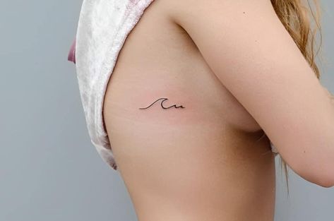 Ocean Wave Tattoo, Simple Wave Tattoo, Small Wave Tattoo, Wave Tattoo, Muster Tattoos, Inspiration Tattoos, Beach Tattoo, Wrist Tattoos For Women, Small Hand Tattoos