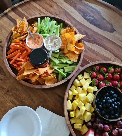 Veggie Sticks Platter, Vegetable Sticks Party, Light Refreshment Ideas For Meeting, Vegan Snack Plate, Nachos Platter, Vegan Sharing Platter, Charcuterie Board Picky Eater, Hummus Snack Plate, Snack Plate Ideas