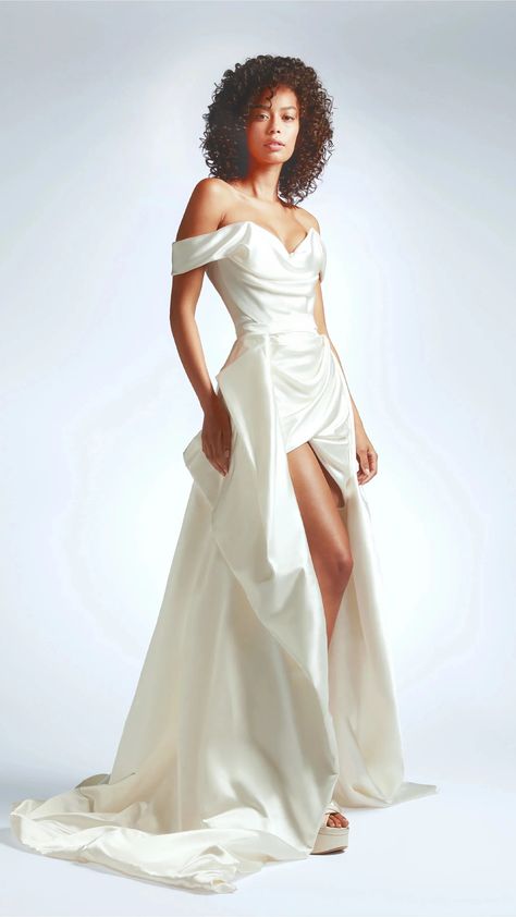 Dresses Vivienne Westwood, Westwood Wedding Dress, Vivienne Westwood Bridal, Vivienne Westwood Wedding Dress, Vivienne Westwood Wedding, Silver Cocktail Dress, Crystal Wedding Dress, Dress Glamour, Dream Wedding Ideas Dresses