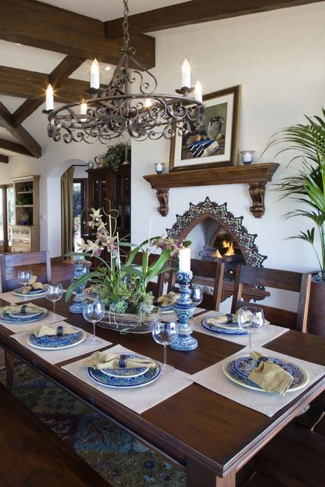 Mexican Dining Room, Spanish Colonial Decor, Style Hacienda, Colonial Revival Architecture, Mediterranean Dining, Mediterranean Dining Room, Spanish Style Decor, Hacienda Homes, Mexican Hacienda