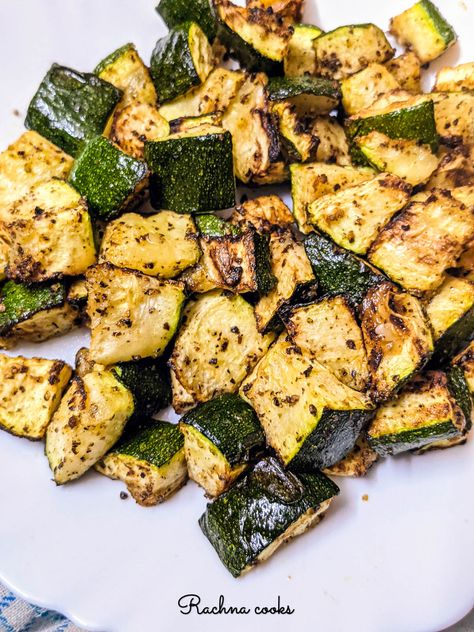 Roasted Zucchini Recipes, Cheesy Broccoli Bites, Fried Zucchini Recipes, Air Fryer Zucchini, Eggplant Fries, Easy Air Fryer Recipes, Zucchini Bites, Mediterranean Diet Recipes Dinners, Fried Broccoli