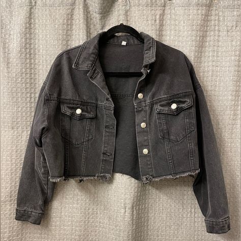 Never Worn, Cropped Black Denim Jacket. Silver Hardware. Pet Free, Smoke Free Home. Black Crop Top Jacket Outfit, Crop Jacket Outfit, Cropped Black Denim Jacket, Jackets Aesthetic, Cropped Denim Jacket Outfit, Brown Jean Jacket, Cropped Jacket Outfit, Jean Jacket Cropped, Dark Jean Jacket