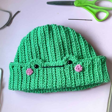 Crochet Frog Hat Pattern - thecaffeinatedsnail.com Crochet Mushroom Hat Free Pattern, Crochet Frog Hat Pattern, Frog Hat Pattern, Crochet Frog Hat, Fall Crochet Projects, Frog Hat, Hat Patterns Free, Crochet Shell Stitch, Crochet Frog