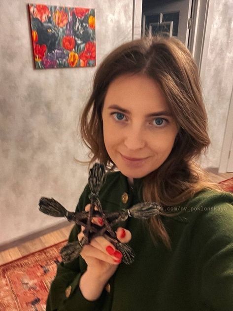 Natalia Poklonskaya, Airport Pictures, Self Pictures, Army Pics, Document Sign, Live Wallpapers, Fashion Tips, Beauty, Quick Saves