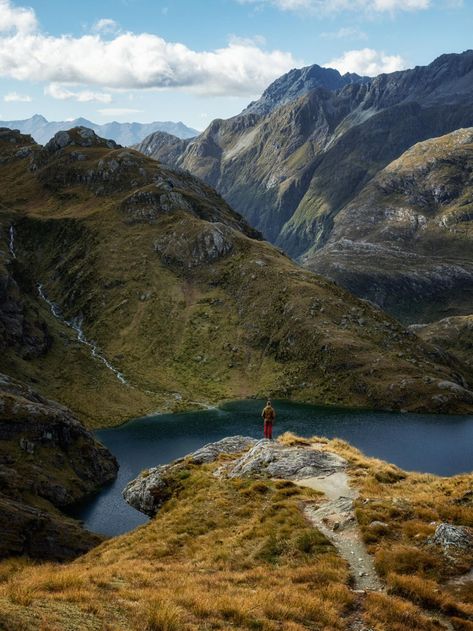 Hiking Guide To The Routeburn Track in New Zealand - In A Faraway Land Hiking New Zealand, Fiordland National Park, Hiking Places, Visit New Zealand, Scenery Photography, Hiking Guide, Hiking Destinations, Beautiful Sites, New Zealand Travel