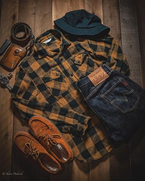 Lumberjack Style Men Outfits, Mens Fashion 2024, Rugged Style Vintage, Dark Fits, Outdoorsmen Style, Rugged Fashion, Lumberjack Style, Dapper Outfit, Mens Rugged