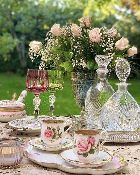 Garden Tea Party Aesthetic, Tea Party Pictures, Tea Party Aesthetic, Afternoon Tea Tables, Have A Beautiful Sunday, Coffee Presentation, Tea Party Table, Garden Tea Party, Beautiful Sunday