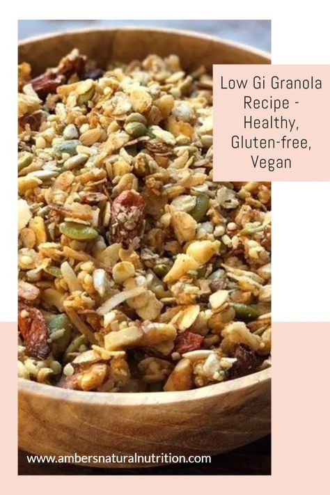 This low gi granola recipe is a perfectly crunchy and low glycemic granola that is great for anyone looking for easy low glycemic index breakfast recipes. The gluten-free low gi granola is made with gluten-free oats, coconut flakes, cinnamon, and a combination of nuts and seeds to offset the high carbohydrate content of oats. Granola Benefits, Low Gi Recipes, Raw Granola Recipe, Low Gi Fruits, Crunchy Granola Recipe, Healthy Homemade Granola Recipe, Raw Granola, Homemade Granola Healthy, Granola Recipe Healthy