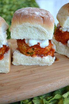 Buffalo Chicken Meatball Sliders Buffalo Chicken Ideas, Chicken Meatball Sliders, House Party Games, Buffalo Chicken Sliders, Meatball Sliders, Chicken Meatball, Mini Hamburgers, Buffalo Chicken Meatballs, Chicken Meals