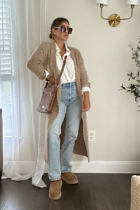 Fall Button Down Shirt Outfit, Sweater Button Up Outfit, Comfy Business Outfits, Sweater With Button Up Shirt, Oversized Button Down Outfit, Open Button Down Shirt Outfit, Boyfriend Cardigan Outfit, Collar Shirt With Sweater, Outfit With Long Cardigan