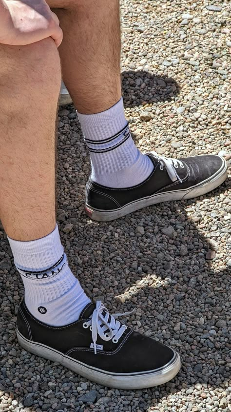 Skate Boy, Mens Socks Fashion, Men In Shorts, Sneakers Socks, Sneakers And Socks, Mens Outfit Inspiration, Cute Sneakers, Doc Marten Oxford, Shorts Men