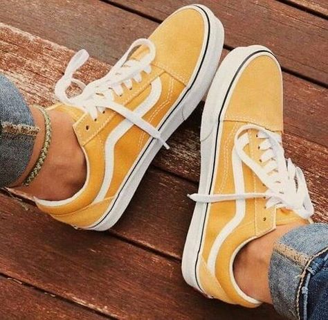 Adidas Shoes Outfit, Vans Shoes Fashion, Vans Aesthetic, Yellow Vans, Sneaker Outfits, Sneaker Trend, Streetwear Mode, Fresh Shoes, Hype Shoes