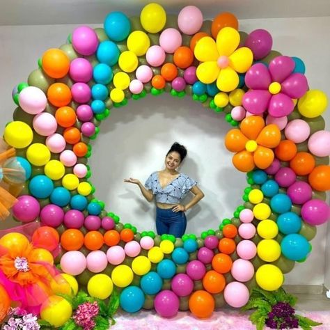 Decoración para tus eventos ™️ | 🏆Sigue a👉@decoracionmaster 👈🔥para aprender a decorar con globos desde cero a experto🎈 . 👉@decoracionmaster 👈 👉@decoracionmaster… | Instagram Balloon Projects, Balloon Decorations Diy Tutorials, Backdrops Ideas, Diy Party Gifts, Baloon Art, Balloon Craft, Balloon Photo, Balloons Galore, Balloon Stand