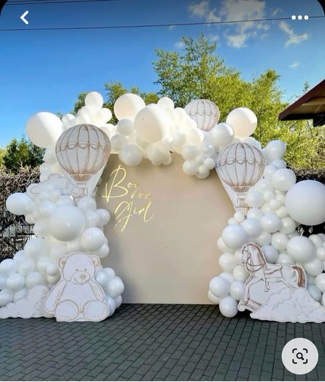 All White Gender Reveal Party Ideas, Gender Reveal Ideas White, Baby Shower Blanco, Neutral Gender Reveal Ideas, White Gender Reveal, Spring Baby Shower Themes, Fancy Baby Shower, Gender Reveal Baby Shower Themes, Classy Baby Shower