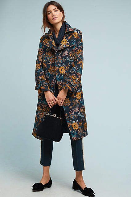 Vilagallo Chrissy Tapestry Trench Coat #ad #AnthroFave #AnthroRegistry Anthropologie #Anthropologie #musthave #styleinspiration  #ootd #newarrivals #outfitideas #wishlist #bohostyle #bohooutfit #bohemian Anthropologie Lookbook, Tapestry Coat, Uni Fashion, Floral Coat, Anthropologie Style, Coat Street Style, Mum Fashion, Jacquard Jacket, Mode Boho