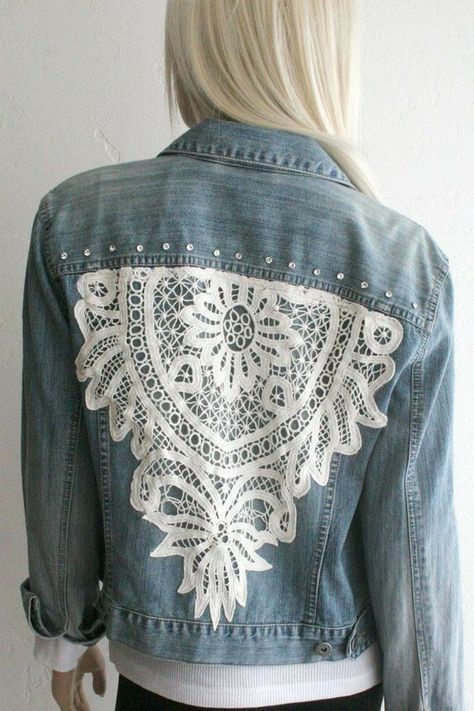 Jacket With Lace, Upcycled Denim Jacket, Diy Denim Jacket, Embellished Denim Jacket, Repurposed Clothing, Country Girls Outfits, Diy Vetement, Estilo Hippie, Denim Ideas