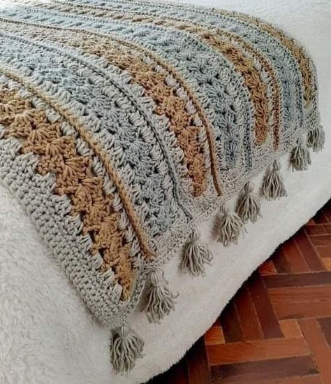 these images are for crochet patterns and these images are for crochet gifts Crochet Throw Pattern, Crochet Cozy, Crochet Afgans, Crochet Blanket Designs, Quick Crochet, Granny Squares Pattern, Crochet Throw, Blanket Knitting Patterns, Crochet Home