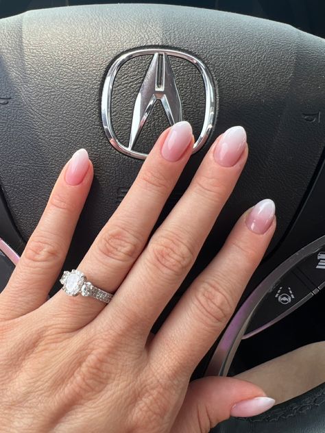 French Fade Short Nails, French Manicure Nails Almond Shape Short, Ombre French Short Nails, French Manicure Short Almond Nails, French Nails Ideas Oval, Short Almond Nails French Tip Ombre, Short Almond Nails Ombre French, Ombre Almond Shaped Nails Short, Ombré French Almond Nails