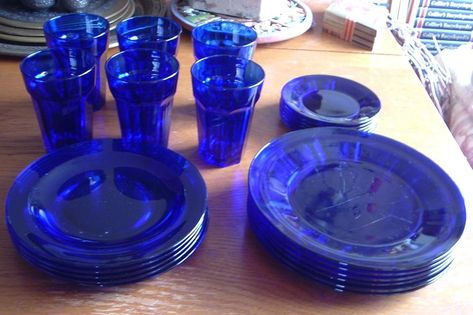 Cobalt blue glass dishes (morning) | Libbey Duratuff glass d… | Flickr Glass Dinner Set, Cobalt Blue Decor, Cobalt Glassware, Blue And White Dinnerware, Blue Dinner, Blue Items, Kitchen Blue, Colbalt Blue, Blue Dishes