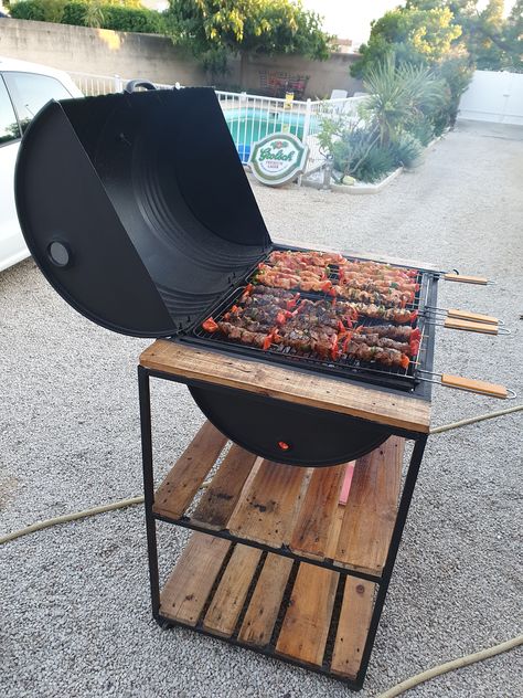 Barbeque Grill Design, Food Stall Design, Outdoor Cooking Area, Diy Grill, Barbecue Design, Metal Outdoor Furniture, Grill Table, Diy Bbq, Oil Barrel