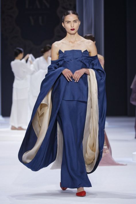 LAN YU COUTURE - Fall Winter 2015/16 Blue Haute Couture, Zsazsa Bellagio, Fashion Costume, Gorgeous Gowns, Fall 2015, Couture Collection, Beautiful Gowns, Couture Fashion, Pretty Dresses