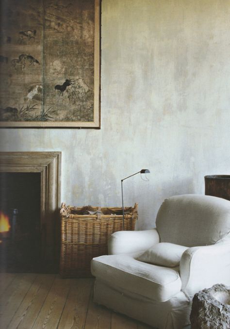 Color, texture of this wall good for fireplace  John Saladino Paint | From Axel Vervoordt's book, Timeless Interiors Bike Workshop, Lime Wash Walls, Coat Wall, Textures Murales, Washing Walls, Rustic Flooring, Casa Country, Room Deco, Walls Room