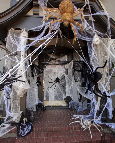 Big Spiders On House Halloween Diy, Diy Spooky Decor Front Porch, Halloween Spider Decorations Indoor, Spider Web House Decoration, Skeletons And Spiders On House, Spider Theme Halloween Decorations Outside, Scary Porch Decorations, Spider Web On House Halloween, Halloween Spider Display