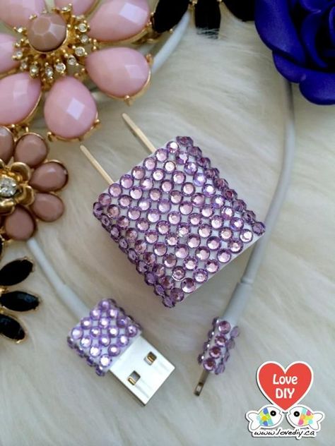 Charger Art, Phone Charger Diy, Diy Chargers, Phone Bling, Bling Ideas, Rhinestone Projects, Bling Phone Cases, Rhinestone Crafts, Bling Crafts