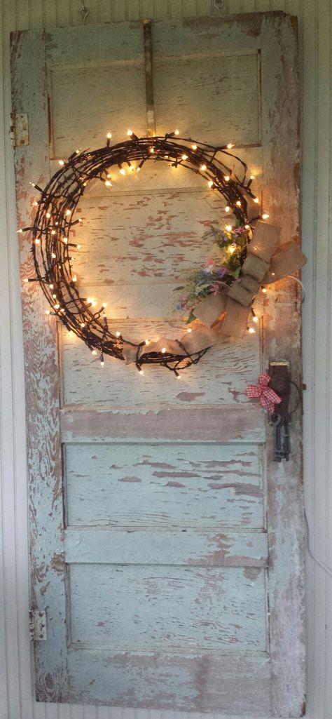 Barb Wire Decor, Barbed Wire Ideas Decor, Diy Barbed Wire Decor, Barbed Wire Wreath Christmas, Barbed Wire Crafts Rustic, Barbed Wire Wreaths Diy, Old Barbed Wire Ideas, Barbed Wire Art Ideas, Old Barb Wire Ideas