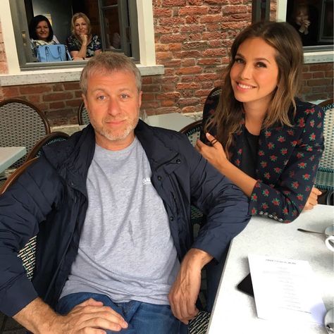 Dasha Zhukova Roman Abramovich on Instagram: “MamaPapa in the building! 1st chapter of New Holland: mission completed #newhollandisland…” Roman Abramovich, Rich People, Old Money, Style Icon, Life Is Beautiful, Business Women, Bomber Jacket, T Shirts For Women, Celebrities