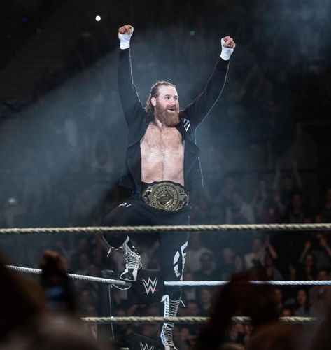 Raw Wwe, Sami Zayn, Wwe Pictures, Hollywood Music, All Food, Wwe Superstars, Food Service, Special Features, Wwe