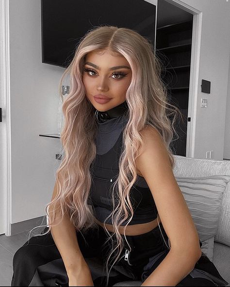 Kristen Hancher, Tiktok Famous, Tiktok Star, Different Hair Colors, Instagram Model, Brown Hair Colors, Instagram Models, Favorite Celebrities, Her Hair