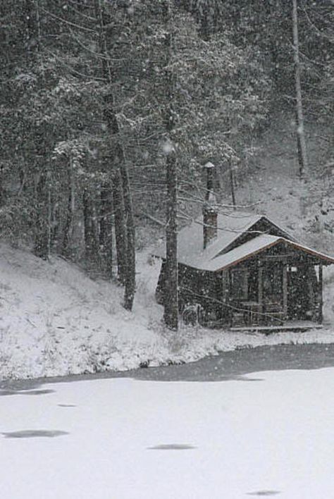 Snug little Cabin In a Snow Storm Snow Cabin Aesthetic, Snow Storm Aesthetic, Cabin In The Woods Winter, Snow Cabins, Cottage In Snow, Snow Cottage, Cabin Snow, House In Snow, Cabin In The Snow