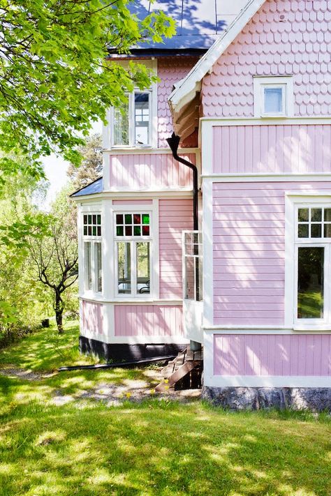 Blush House Exterior, Pink House Exterior, Best Exterior House Paint, Exterior Paint Color Combinations, Paint Color Trends, Paint Color Combos, Best Exterior Paint, House Paint Color Combination, Color Combinations Paint