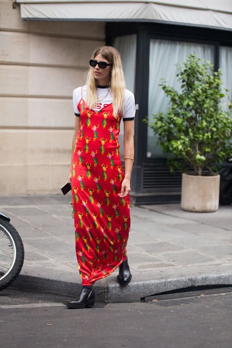 Wear a T-Shirt Underneath a Silk Slip Dress Silk Dress With Shirt Underneath, Layered Slip Dress Outfit Grunge, Slip Dress Outfit Casual, Printed Slip Dress, Dress With Long Sleeve Shirt Under, Dress With Shirt Underneath, Slip Dress Street Style, Hawaiian Print Dress, Fitted Floral Dress