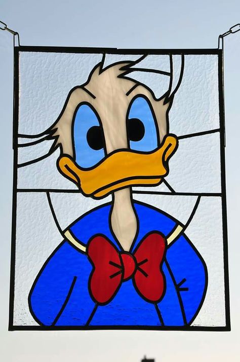 Nice Disney Stained Glass, Diy Stained Glass Window, Glass Art Techniques, Stained Glass Gifts, Stained Glass Patterns Free, Disney Figures, Glass Painting Designs, Making Stained Glass, Stained Glass Decor