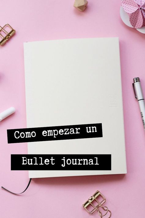 Qué necesitas para empezar un Bullet journal. La agenda para creativas. #bulletjournal #bujo #agenda Journalist Ideas, Ballet Journal, Diy Agenda, Study Journal, Bullet Journal School, Dot Journals, Bullet Journal Inspo, Bullet Journal Doodles, Daily Journal