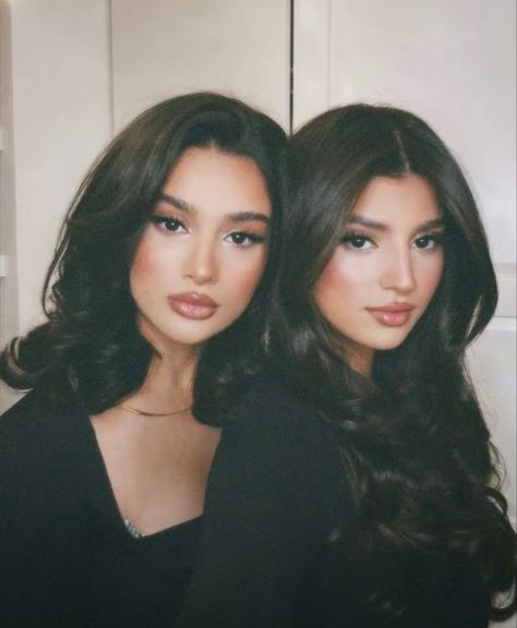 Rashan Mh, Twins Photoshoot, Famous Sisters, Sisters Photoshoot Poses, Cute Sister, Sisters Photoshoot, Prom Girl Dresses, Up Dos For Medium Hair, Glamour Makeup