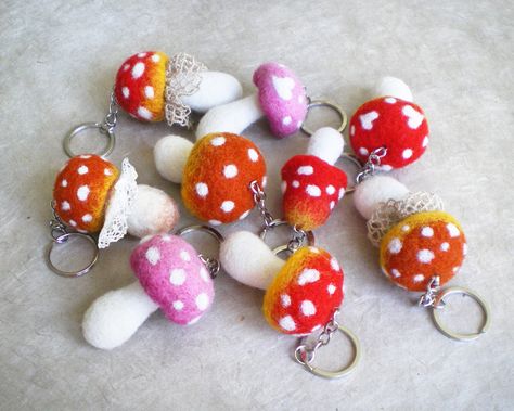 Needle Felted Keyrings, Needle Felted Keychains, Needle Felt Keychain, Needle Felting Keychain, Felted Keychains, Felted Mushrooms, Felt Pins, Felted Ornaments, Mushroom Keychain